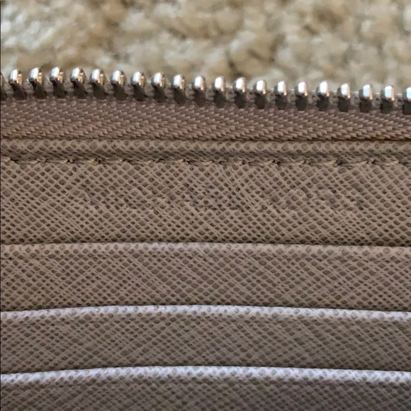 Michael Kors wristlet - Picture 9 of 9